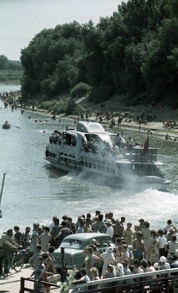  На Днестре. Вид от парома в сторону от центра